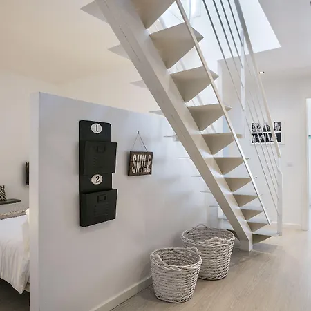 Group Blue&white Apartment