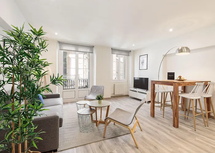 Group Blue&white 锡切斯