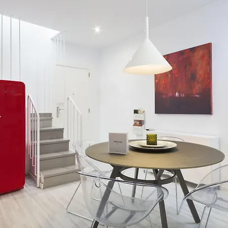 Daire Group Blue&white *