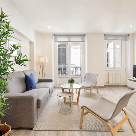 Group Blue&white Sitges